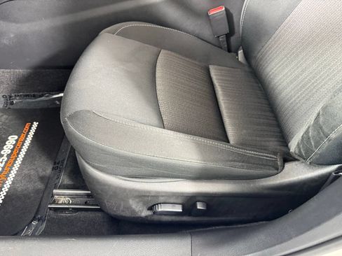 Used 2025 Nissan Altima 2.5 SV FWD image 11