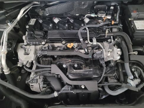 Used 2025 Toyota Corolla LE FWD image 30