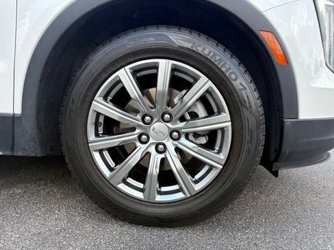 Used 2021 Cadillac XT4 Premium Luxury w/ Cold Weather Package FWD image 16