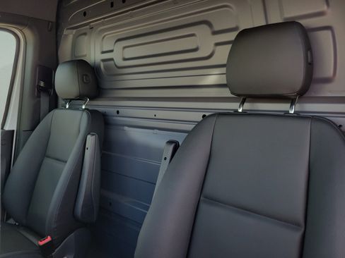 Used 2025 Mercedes-Benz Sprinter 2500 image 18