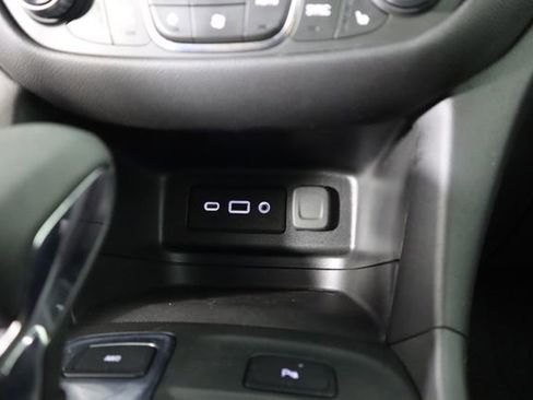 Used 2023 Chevrolet Equinox LT image 42