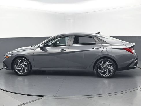 Used 2025 Hyundai Elantra SEL FWD image 8