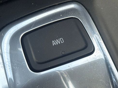 Used 2020 Chevrolet Equinox LT w/ Driver Convenience Package image 48