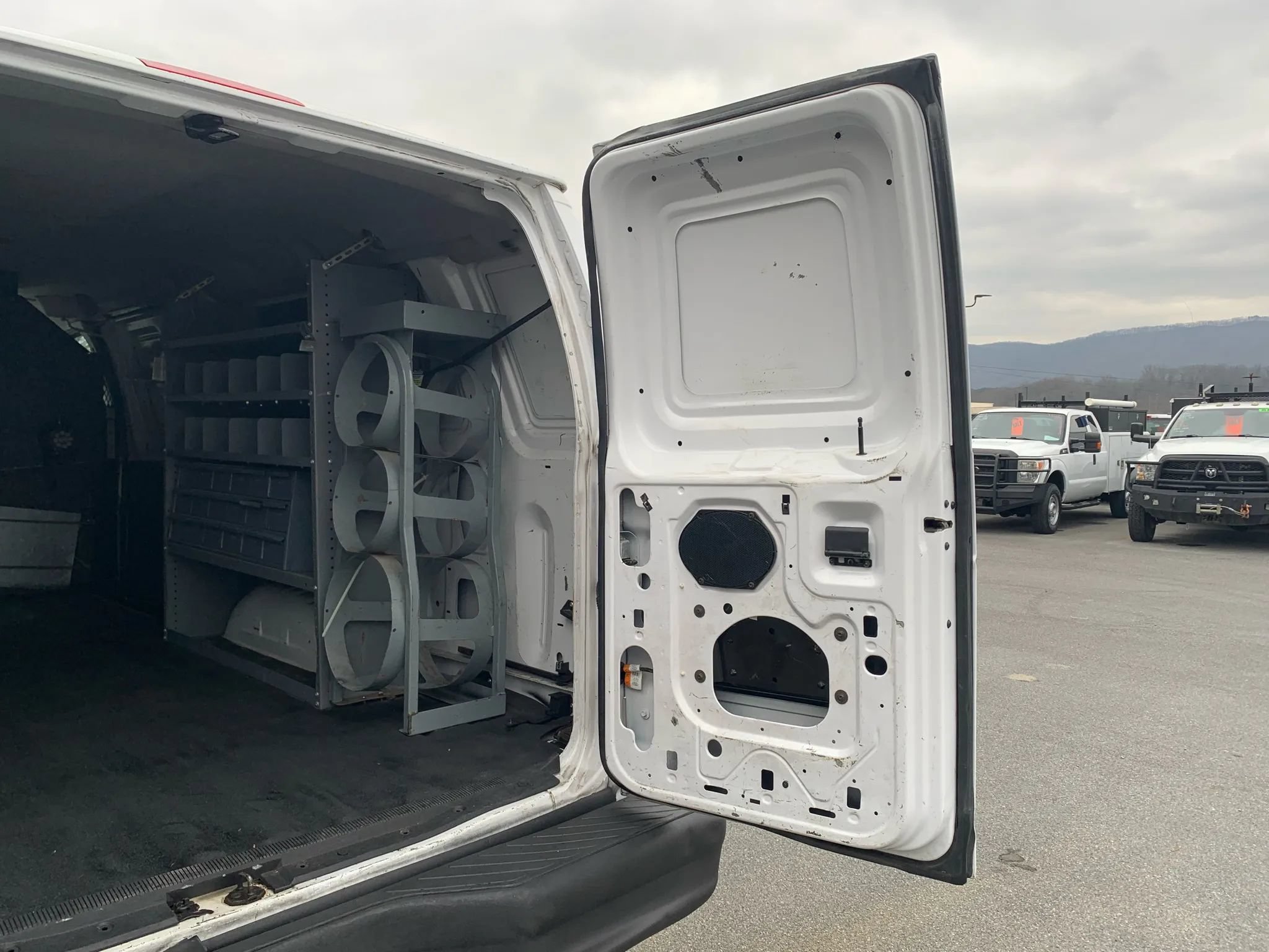 Used 2014 Ford E-350 and Econoline 350 Extended Super Duty w/ Insulation Package RWD image 24
