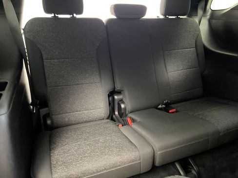 Used 2024 Chevrolet Traverse LT FWD image 36
