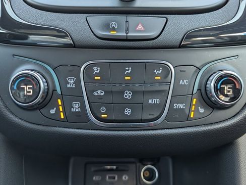 Used 2024 Chevrolet Equinox RS w/ RS Leather Package image 25