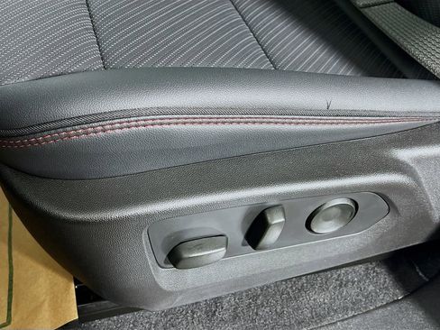 Used 2024 GMC Canyon AT4X image 17