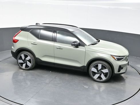 Used 2023 Volvo XC40 Recharge Ultimate image 39