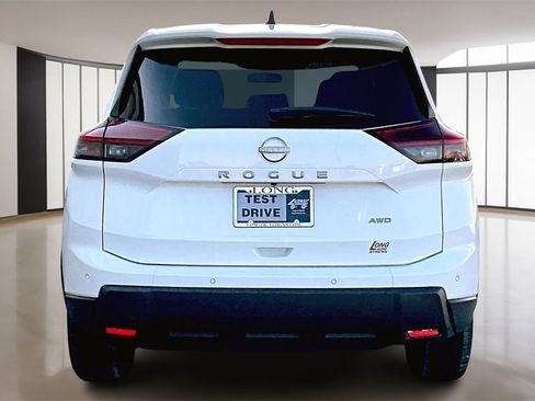 Used 2025 Nissan Rogue S image 4