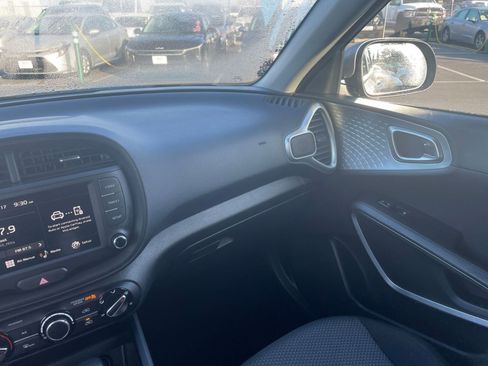 Used 2025 Kia Soul LX w/ LX Technology Package image 33