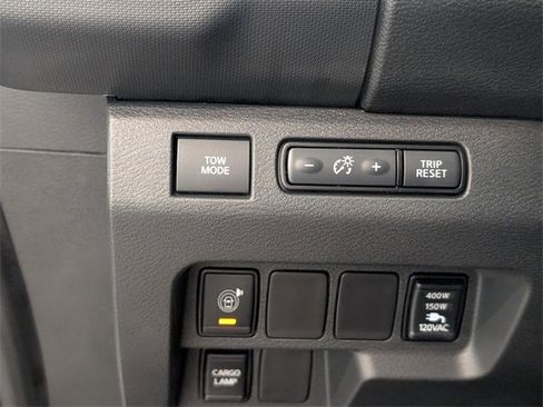 Used 2022 Nissan Frontier SV w/ SV Premium Package image 24