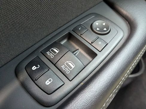 Used 2022 Dodge Challenger R/T Scat Pack w/ Driver Convenience Group RWD image 19