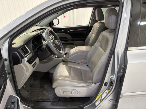 Used 2016 Toyota Highlander Limited image 11