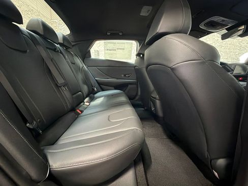 New 2026 Hyundai Elantra SEL Sport FWD image 12