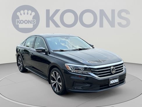 Used 2022 Volkswagen Passat 2.0T SE FWD image 2