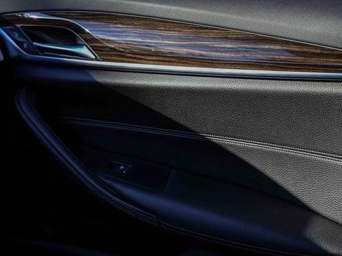 Used 2019 BMW 530e image 16