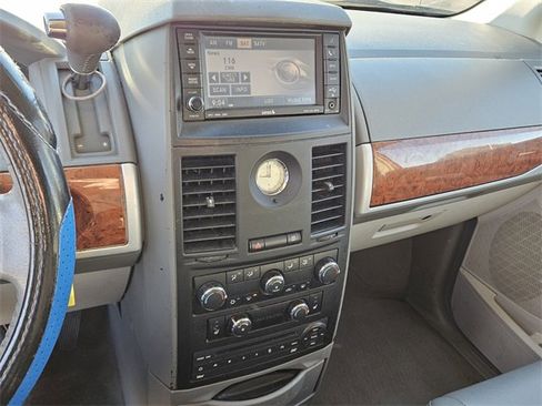 Used 2008 Chrysler Town & Country Touring image 18