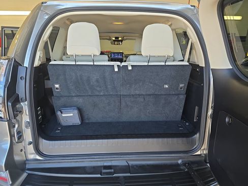 Used 2023 Lexus GX 460 Premium w/ Accessory Package AWD/4WD image 15