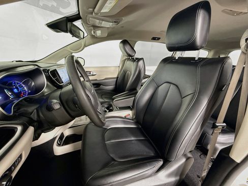 Used 2024 Chrysler Pacifica Limited FWD image 26