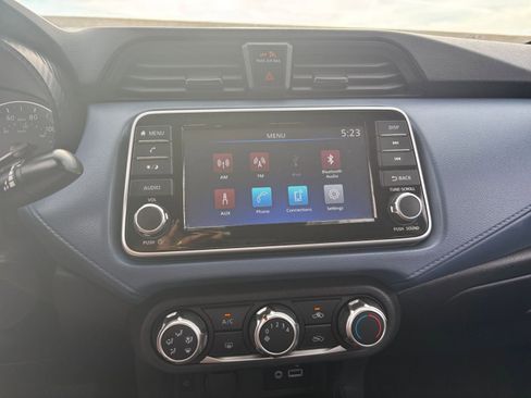 Used 2025 Nissan Versa SV FWD image 17