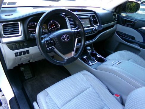 Used 2014 Toyota Highlander Plus AWD/4WD image 14