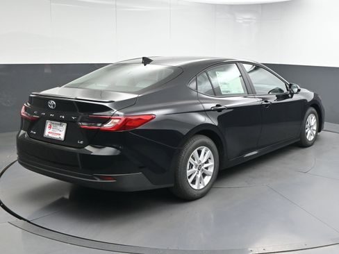 Used 2025 Toyota Camry LE w/ Convenience Package image 8