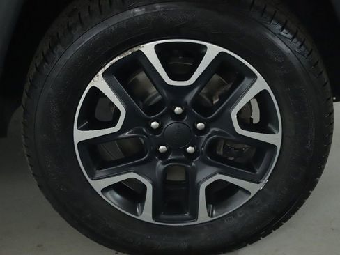 Used 2018 Jeep Compass Trailhawk w/ Cold Weather Group image 10