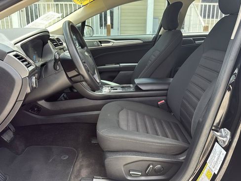 Used 2018 Ford Fusion SE FWD image 28