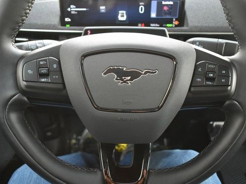 Used 2025 Ford Mustang Mach-E Premium image 19