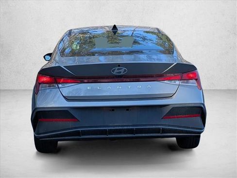 Used 2024 Hyundai Elantra SEL image 7