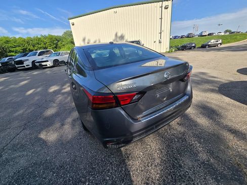 Used 2022 Nissan Altima 2.5 SV FWD image 5