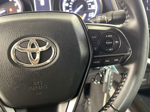 Used 2021 Toyota Camry SE FWD image 19