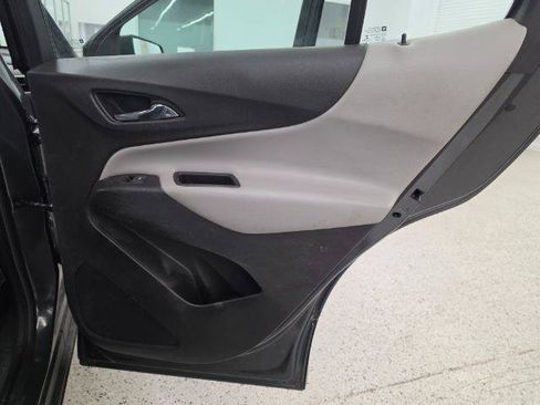 Used 2018 Chevrolet Equinox LS FWD image 28