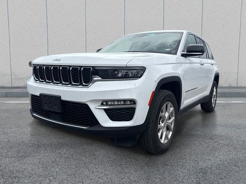 Used 2024 Jeep Grand Cherokee Limited AWD/4WD image 3