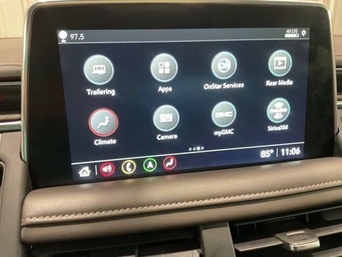 Used 2021 GMC Yukon XL SLT w/ SLT Premium Package RWD image 25