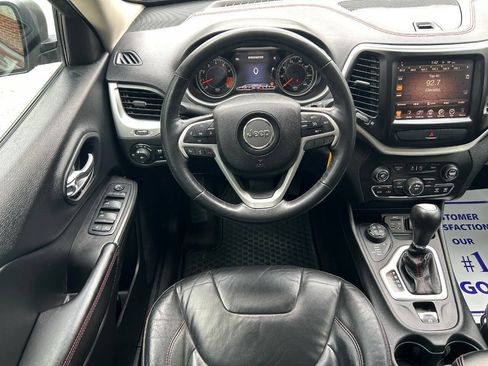 Used 2015 Jeep Cherokee Trailhawk w/ Leather Interior Group AWD/4WD image 13