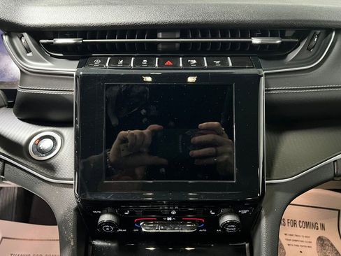 Used 2024 Jeep Grand Cherokee L Laredo image 9