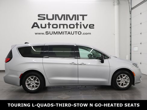 Used 2024 Chrysler Pacifica Touring-L FWD image 1