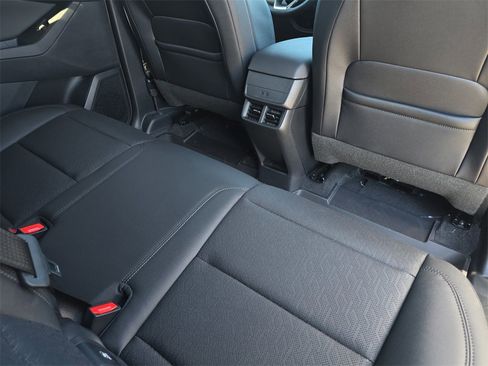 New 2026 Chevrolet Equinox LT w/ Convenience Package II image 11