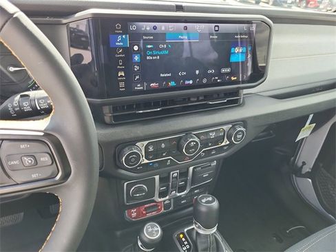 Used 2024 Jeep Wrangler Unlimited image 12