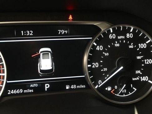 Used 2024 Nissan Pathfinder SL AWD/4WD image 3