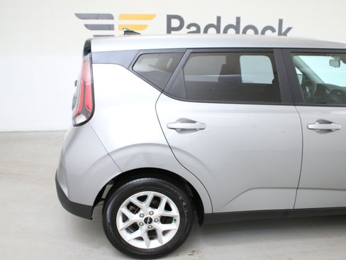 Used 2023 Kia Soul LX w/ LX Technology Package FWD image 10