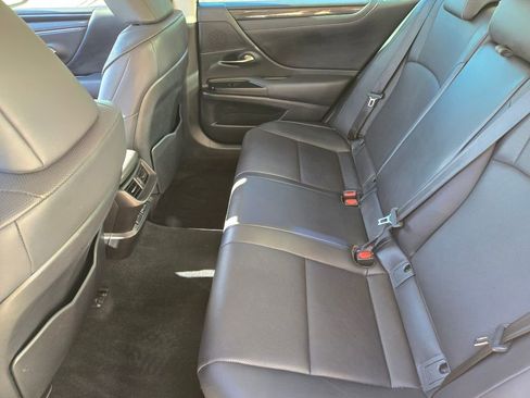 Used 2019 Lexus ES 300h w/ Accessory Package 2 FWD image 14