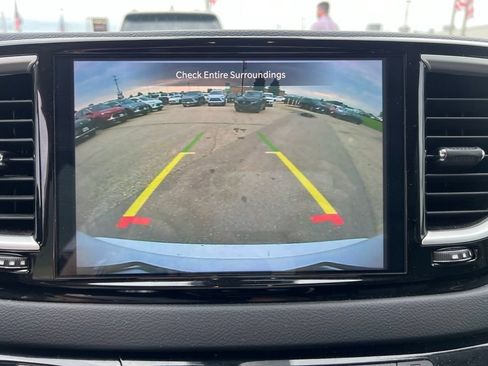 Used 2023 Chrysler Pacifica Touring-L FWD image 29