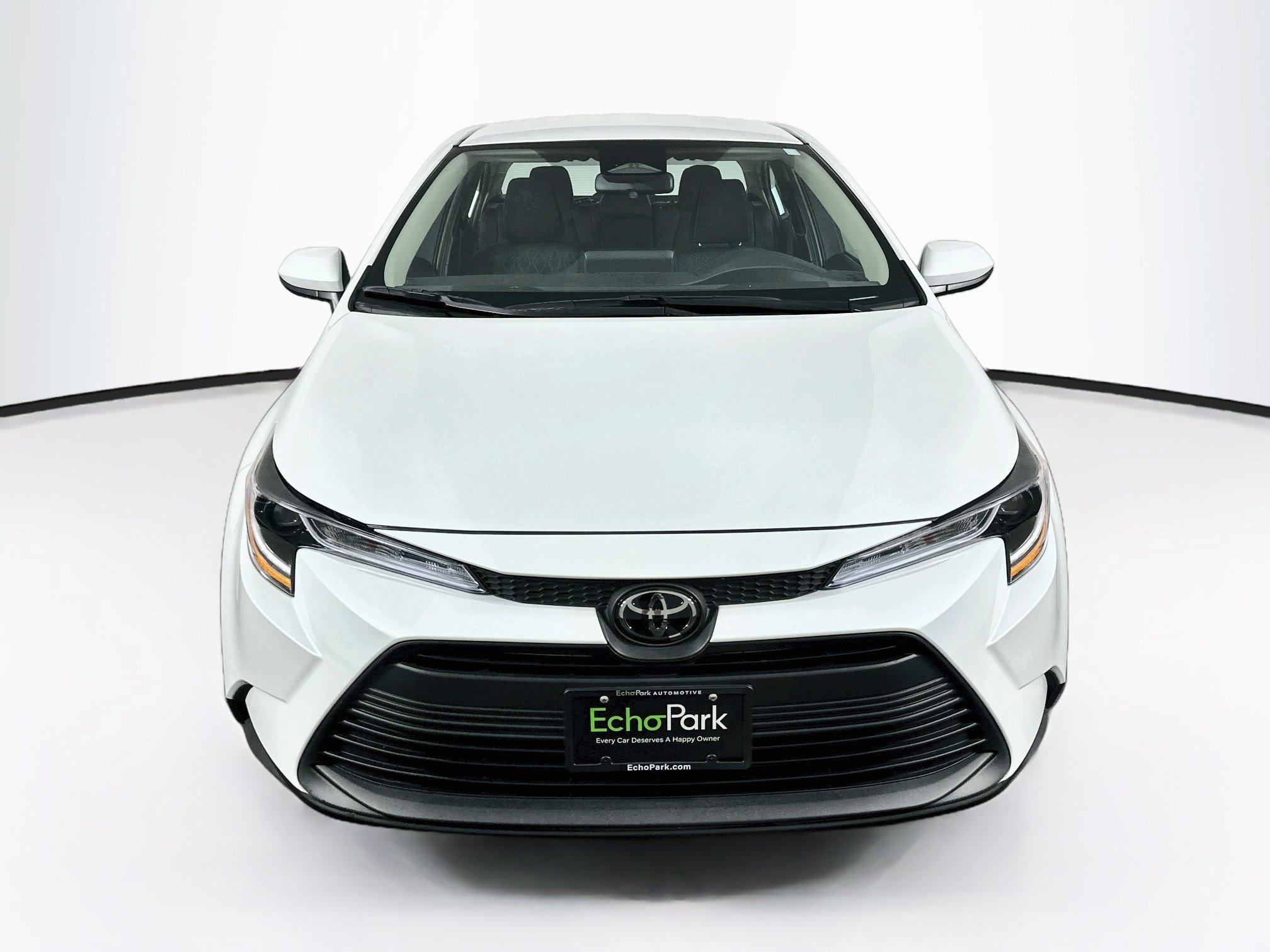 Used 2025 Toyota Corolla LE FWD image 2