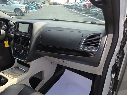 Used 2019 Dodge Grand Caravan SXT FWD image 14