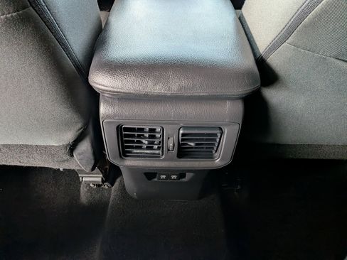 Used 2020 Toyota RAV4 XLE w/ Carpet Mat Package image 27