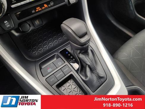Used 2025 Toyota RAV4 XLE FWD image 21