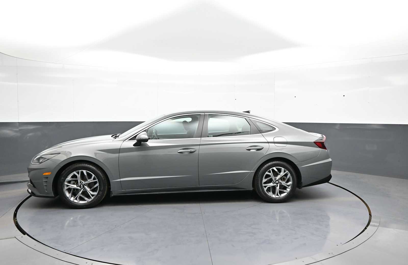 Used 2021 Hyundai Sonata SEL w/ Winter Weather Package FWD image 9