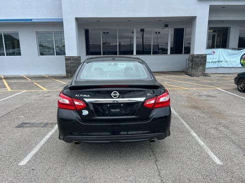 Used 2016 Nissan Altima 2.5 SL w/ Moonroof Package FWD image 5